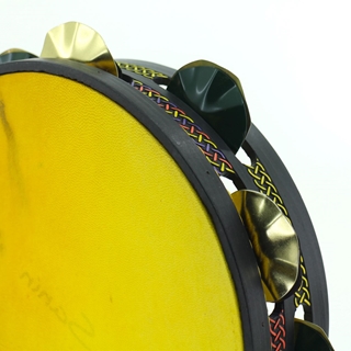 Pandeireta 9 pares negra con trenzado celta de cores, coiro tinguido de amarelo e ferreñas manuais temperadas verdes e ferreñas manuais douradas - Imaxe 1