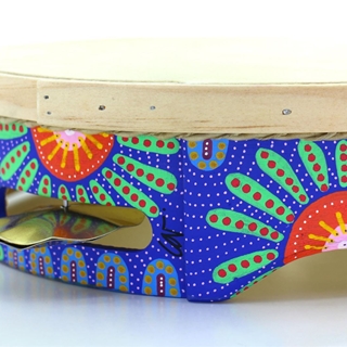 Pandeireta pintada a man por Carlota Suárez de 9 pares e ferreñas manuais douradas - Imaxe 1